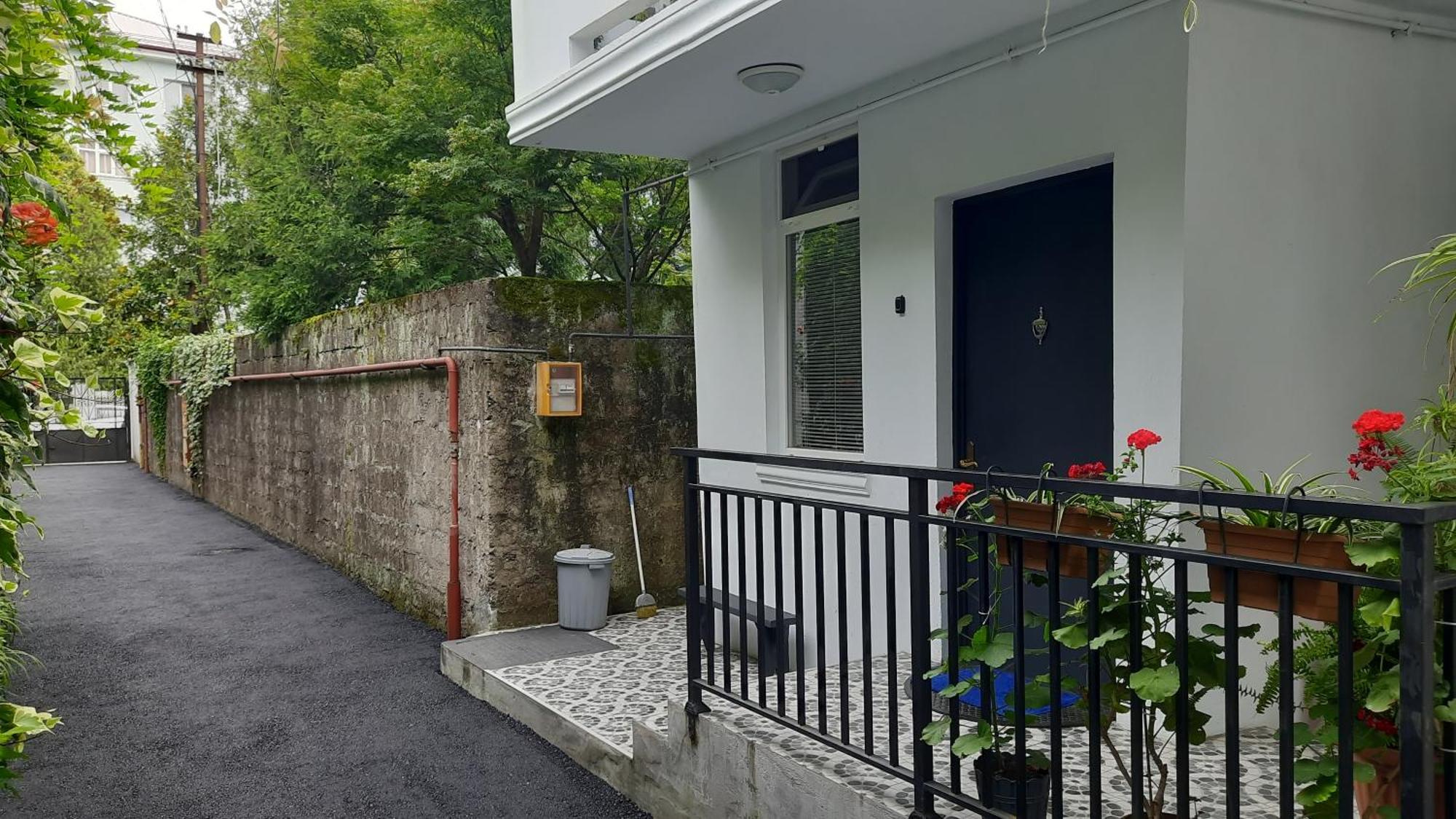 Guesthouse Next To Beach Batumi Bagian luar foto