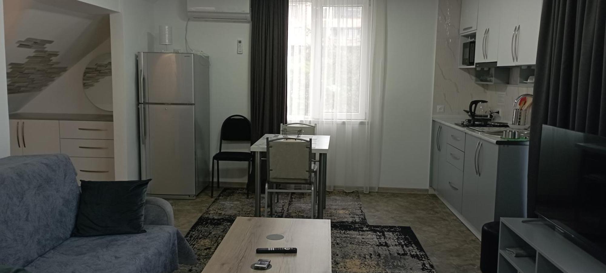 Guesthouse Next To Beach Batumi Bagian luar foto