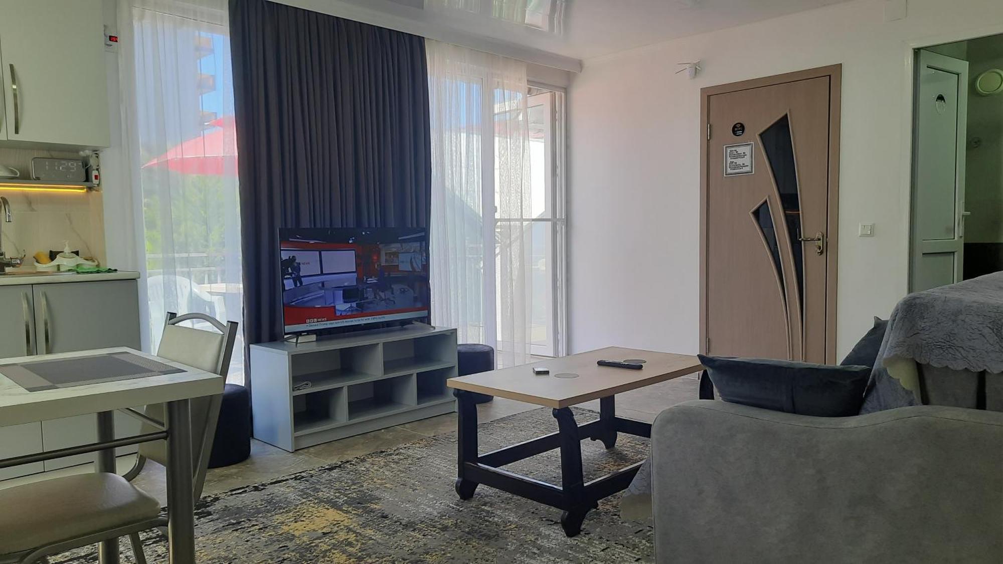 Guesthouse Next To Beach Batumi Bagian luar foto