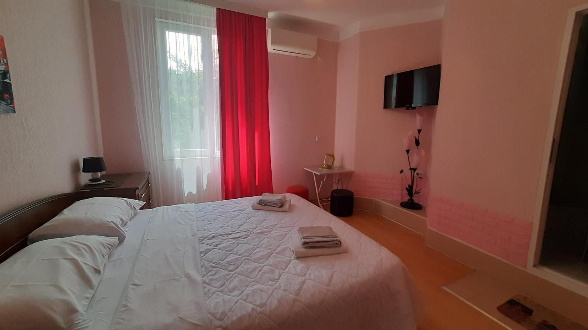 Guesthouse Next To Beach Batumi Bagian luar foto